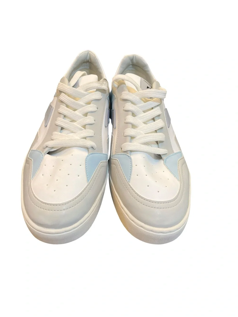 NWOT Thousand Fell Court sneakers